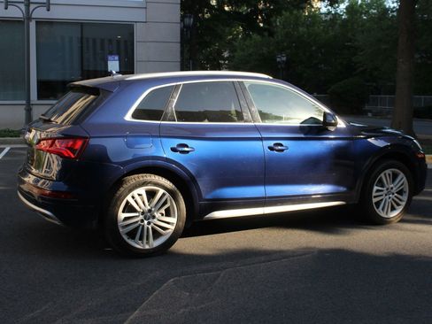 Used 2019 Audi Q5 2.0T Premium Plus w/ Premium Plus Package AWD/4WD image 7