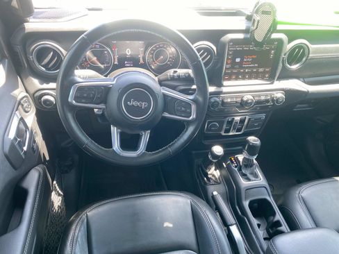 Used 2022 Jeep Wrangler Unlimited Sahara AWD/4WD image 18