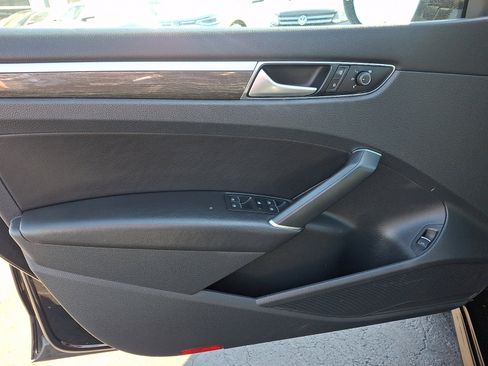 Used 2016 Volkswagen Passat 1.8T SE w/ Lighting Package (P06) image 12