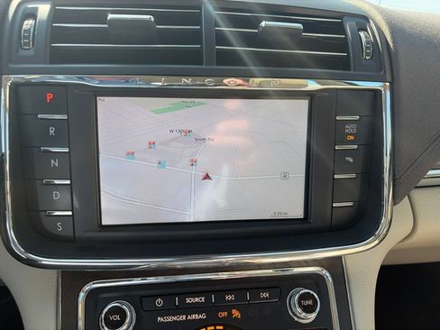 Used 2020 Lincoln Continental AWD w/ Premium Package image 8