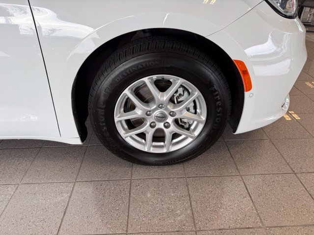 Used 2022 Chrysler Pacifica Touring-L w/ Uconnect Theater Family Group FWD image 11