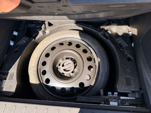 Used 2017 Chevrolet Equinox LT w/ Convenience Package image 27