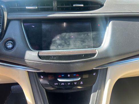 Used 2018 Cadillac XT5 Luxury w/ Driver Awareness Package FWD image 17