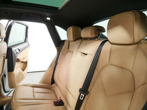 Certified 2026 Porsche Macan AWD/4WD image 22