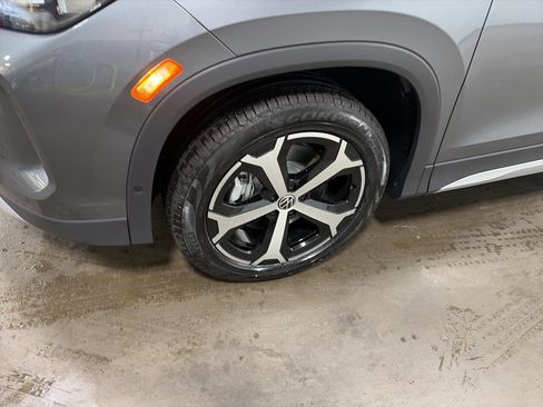 New 2026 Volkswagen Tiguan SE image 9