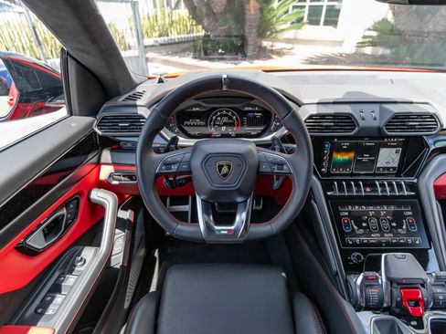 Used 2022 Lamborghini Urus AWD/4WD image 31