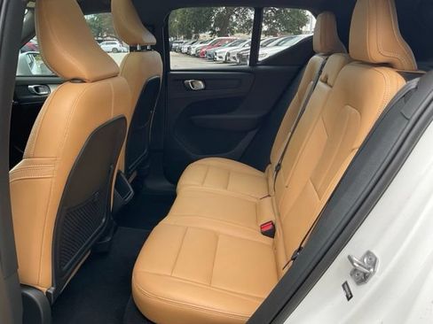 Used 2020 Volvo XC40 T5 Momentum w/ Protection Package Premier AWD/4WD image 18