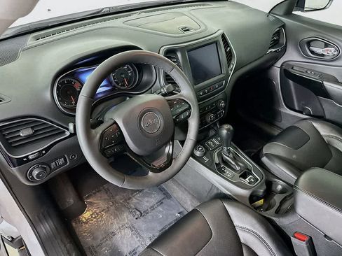 Used 2023 Jeep Cherokee Altitude Lux AWD/4WD image 2