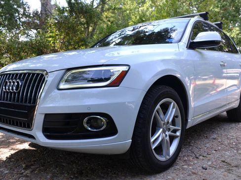 Used 2016 Audi Q5 2.0T Premium Plus w/ Technology Package AWD/4WD image 2