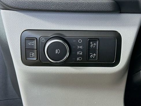 New 2025 Ford Escape SE image 25