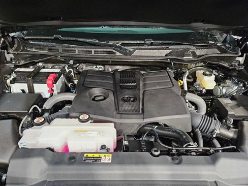 Certified 2025 Toyota Tundra Limited AWD/4WD image 19