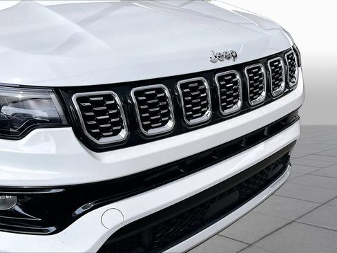 Used 2025 Jeep Compass Limited AWD/4WD image 29