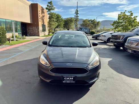 Used 2018 Ford Focus SE FWD image 5