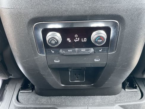 Used 2022 GMC Yukon XL Denali AWD/4WD image 23