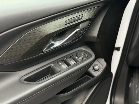 Used 2023 GMC Terrain SLT image 28