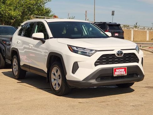 Used 2024 Toyota RAV4 LE AWD/4WD image 2