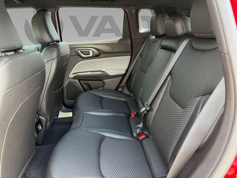 New 2025 Jeep Compass Latitude image 12