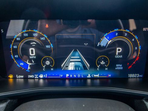 Used 2024 Chevrolet Colorado Trail Boss w/ Technology Package image 20