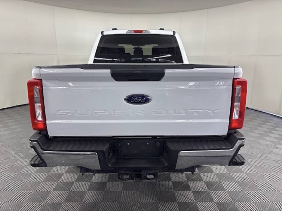 Used 2023 Ford F250 XL w/ FX4 Off-Road Package AWD/4WD image 8