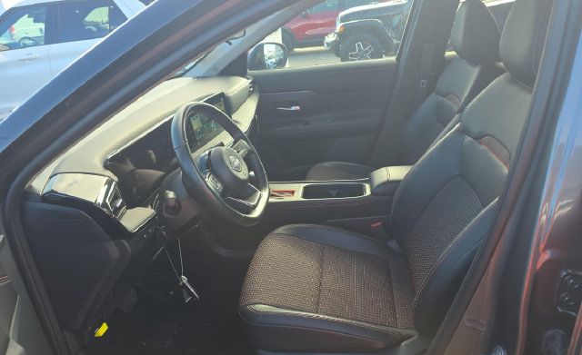 Used 2025 Nissan Kicks SR FWD image 5