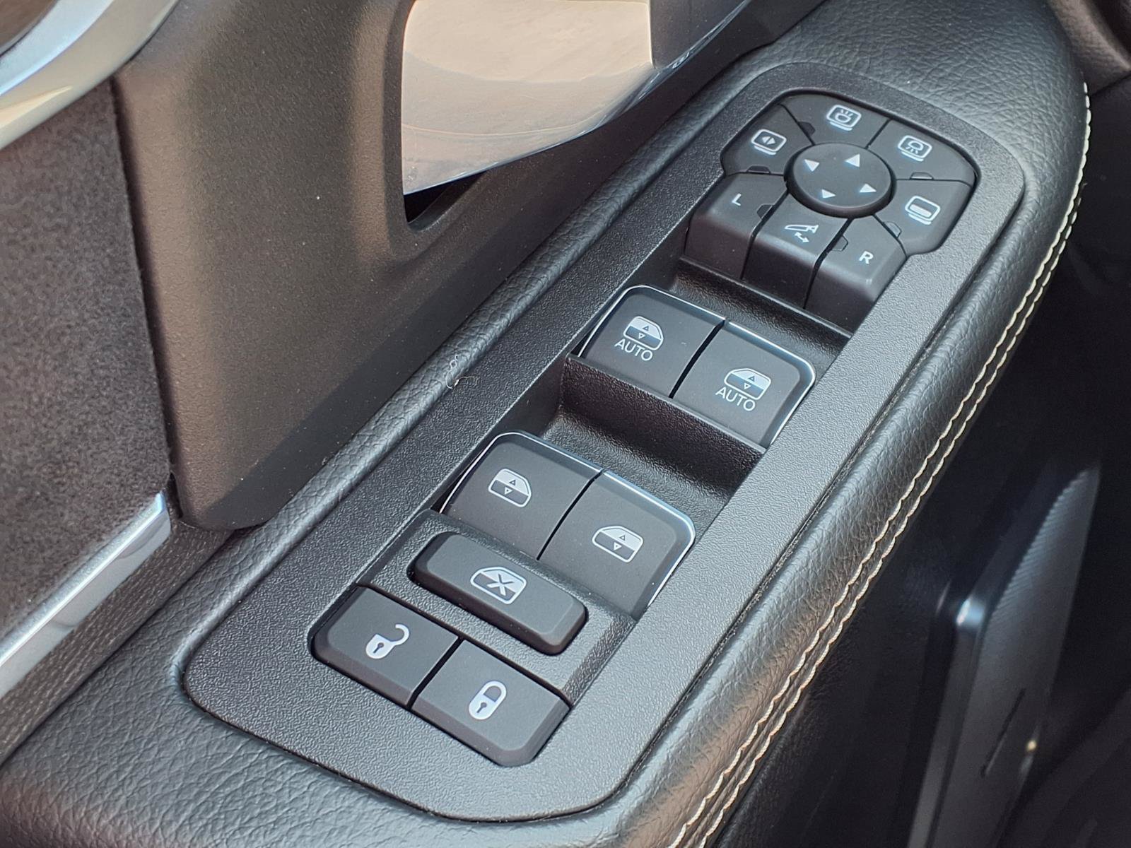 Used 2025 RAM 2500 Laramie AWD/4WD image 25