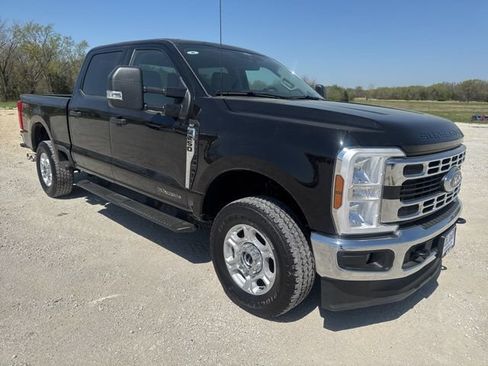 Used 2025 Ford F250 XLT w/ FX4 Off-Road Package AWD/4WD image 8
