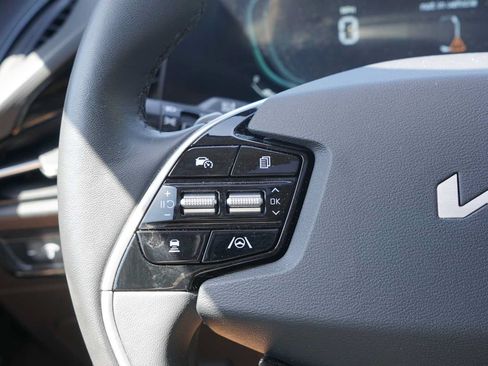 Certified 2024 Kia Niro EX Touring FWD image 16