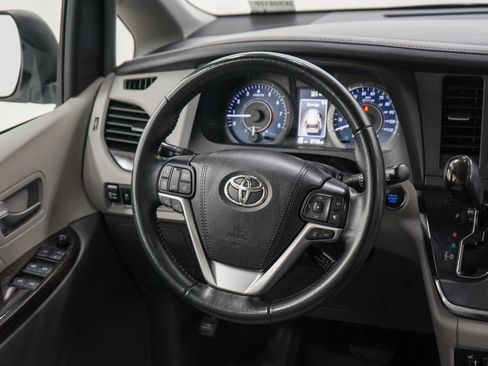 Used 2019 Toyota Sienna XLE w/ XLE Navigation Package AWD/4WD image 15