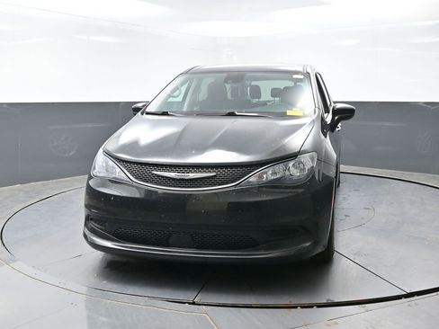 Used 2023 Chrysler Voyager LX FWD image 7