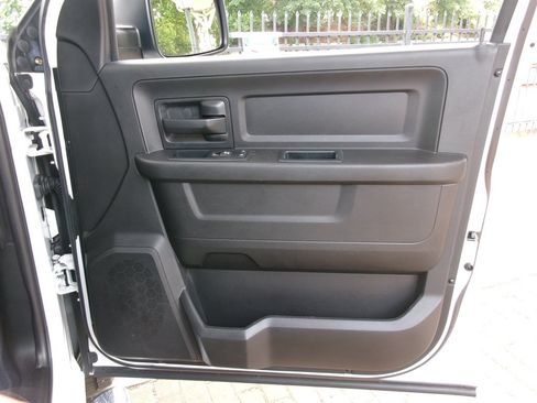 Used 2017 RAM 1500 Express RWD image 22
