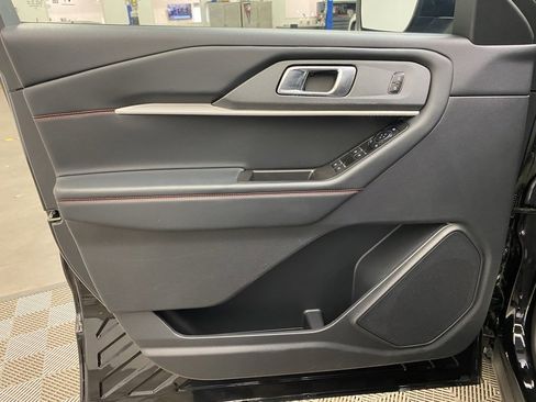 Used 2025 Ford Explorer ST-Line w/ ST-Line Street Pack image 24