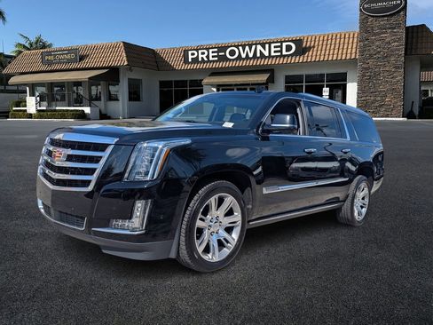 Used 2017 Cadillac Escalade ESV Premium Luxury image 3