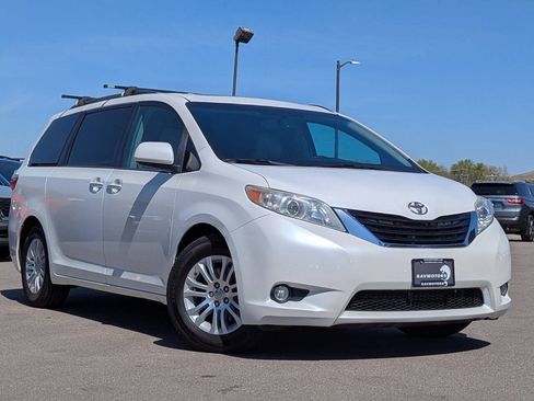 Used 2017 Toyota Sienna XLE FWD image 30