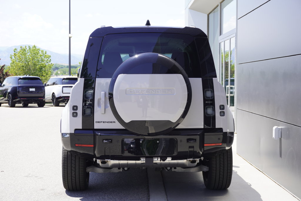 New 2026 Land Rover Defender 110 X-Dynamic SE AWD/4WD image 6