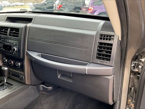 Used 2012 Jeep Liberty Sport w/ Driver Convenience Group image 22