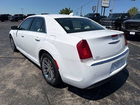 Used 2017 Chrysler 300 Limited w/ 300 Premium Group RWD image 6