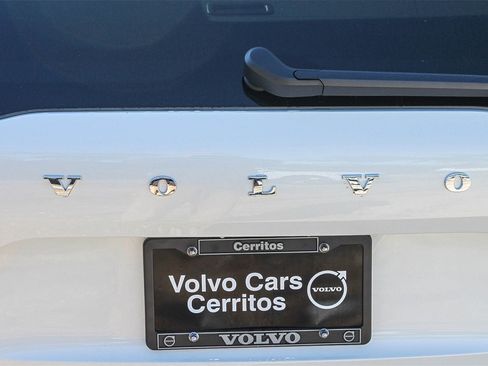 New 2026 Volvo XC60 B5 Plus w/ Climate Package PRO image 24