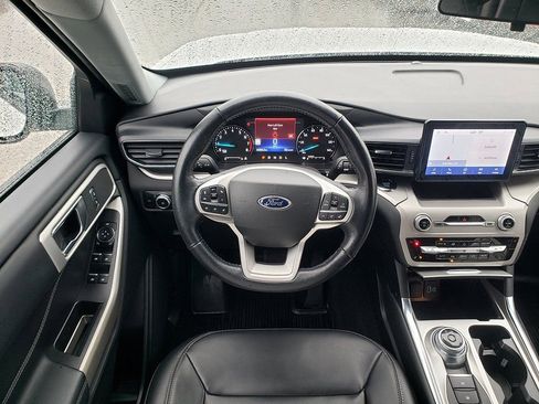 Certified 2022 Ford Explorer XLT w/ Equipment Group 202A image 13