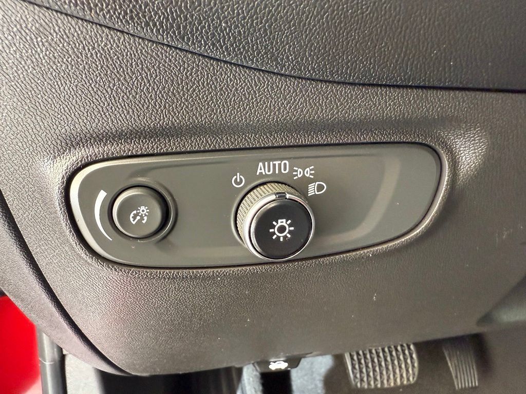 Used 2023 Chevrolet Equinox LT FWD image 28
