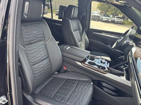 Used 2026 Cadillac Escalade Platinum Sport AWD/4WD image 31