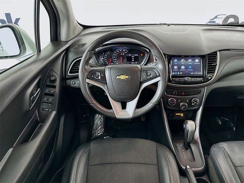 Used 2018 Chevrolet Trax LT w/ LT Convenience Package image 24