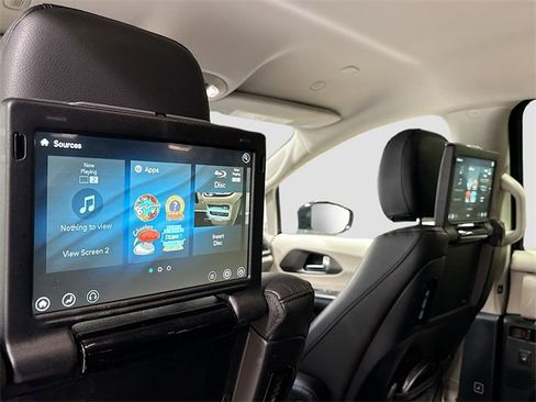 Used 2021 Chrysler Pacifica Touring-L w/ Uconnect Theater Family Group image 27
