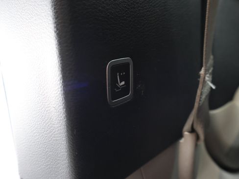Used 2017 Chrysler Pacifica Touring-L FWD image 39