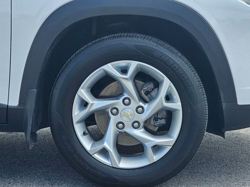 Certified 2024 Chevrolet Trax LS w/ LS Convenience Package FWD image 9