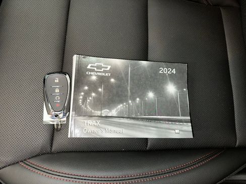 Used 2024 Chevrolet Trax RS w/ Driver Confidence Package image 14