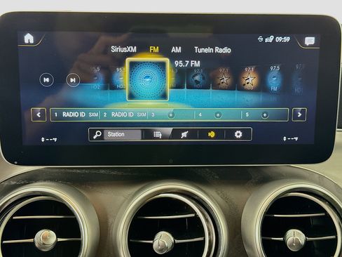 Used 2023 Mercedes-Benz GLC 300 4MATIC Coupe image 15