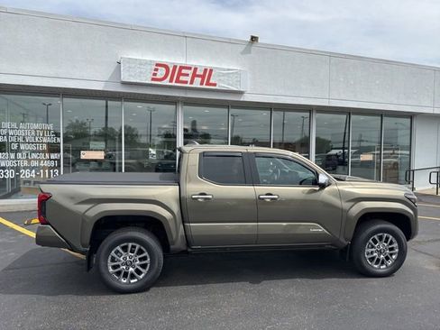 Used 2024 Toyota Tacoma Limited w/ Limited Package (LT) AWD/4WD image 8