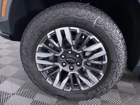 New 2026 Chevrolet Suburban Z71 w/ Comfort Package image 17