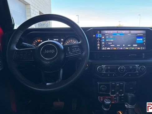 Used 2024 Jeep Wrangler Unlimited Rubicon AWD/4WD image 15