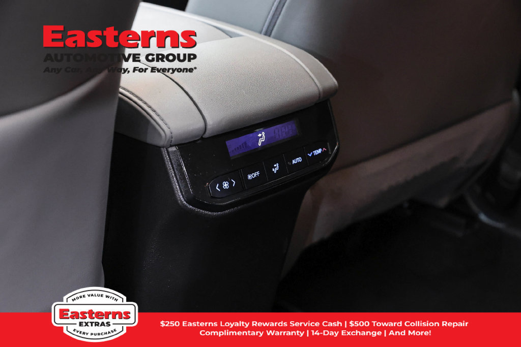 Used 2021 Toyota Highlander XLE FWD image 24